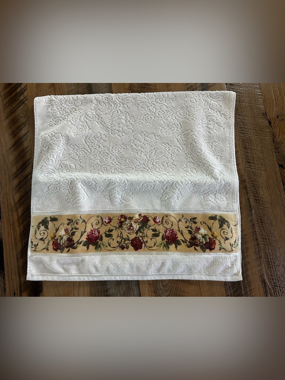 Croscill Terry Bath Towel Vintage Burgundy Crimson Antique Cream Roses